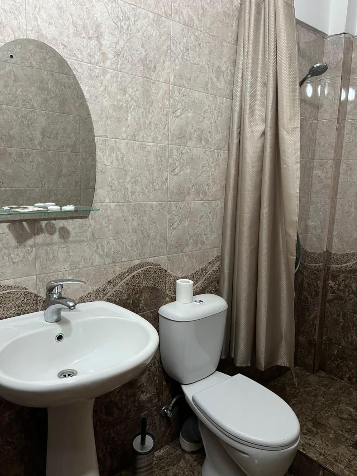 Baron Hotel Vanadzor Bagian luar foto